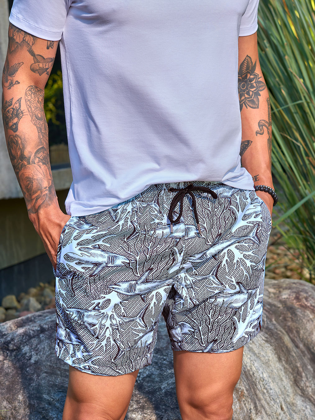 SHORT DE BANHO ESTAMPA SHARK AZUL CLARO